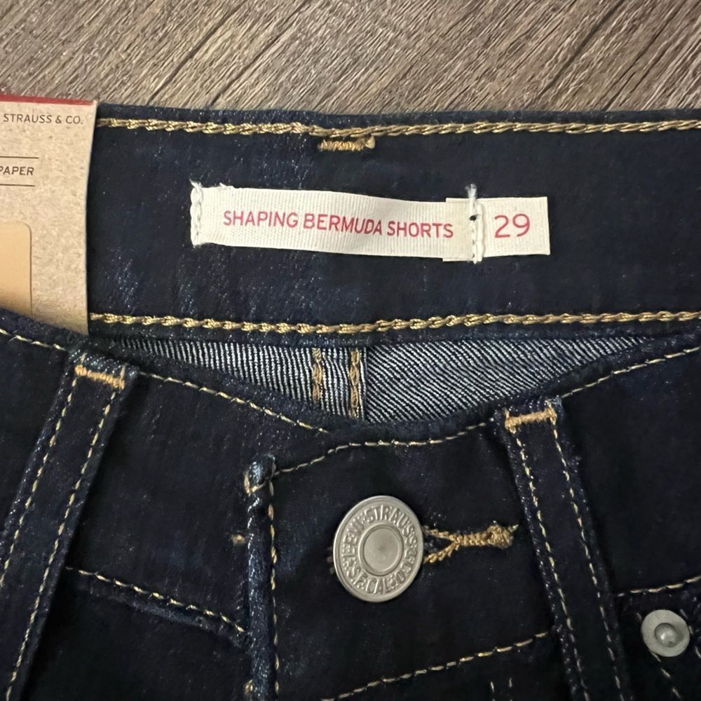 Levi's Shaping Bermuda Shorts- Size 29 - Picture 3 of 9